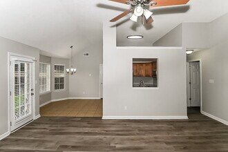 5940 Keebler Dr W in Southaven, MS - Foto de edificio - Building Photo