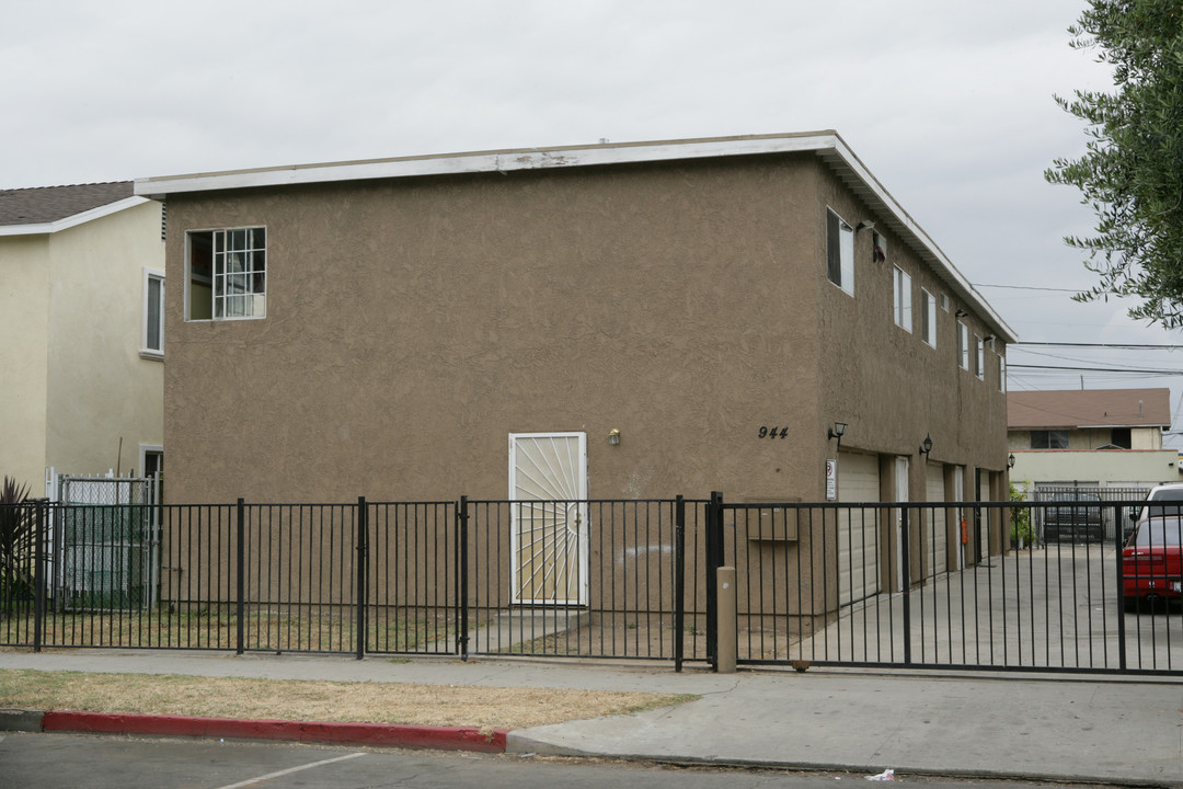 944-946 Olive Ave in Long Beach, CA - Building Photo