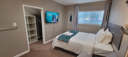 1803 N 200th St in Shoreline, WA - Foto de edificio - Building Photo