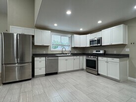 16357 Vintage St in North Hills, CA - Building Photo