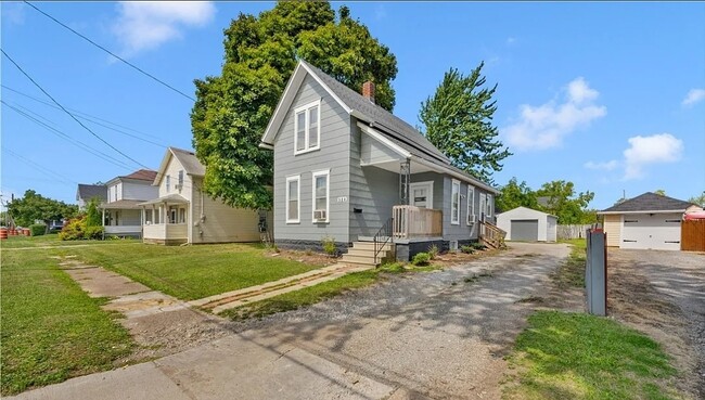 property at 504 W 21st St