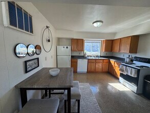 1016 W 20th St, Unit 1016 in Cedar Falls, IA - Building Photo - Building Photo