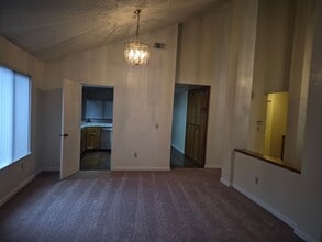 2235 Coroval Dr in Sacramento, CA - Building Photo - Building Photo