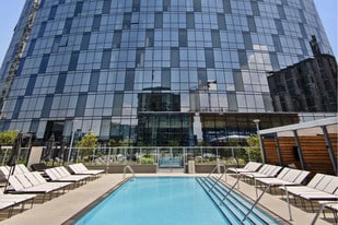 727 West Madison in Chicago, IL - Building Photo