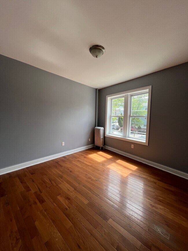 729 Avenue A, Unit 5 in Bayonne, NJ - Building Photo - Building Photo