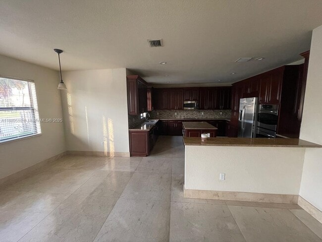 9895 NW 87th Terrace in Doral, FL - Building Photo - Building Photo