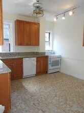 6 Beals St, Unit 2 in Brookline, MA - Foto de edificio - Building Photo