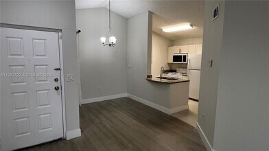 2810 N Oakland Forest Dr in Oakland Park, FL - Building Photo - Building Photo