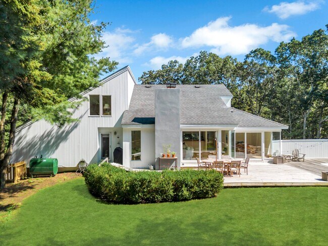 3 Lynda Ln in East Hampton, NY - Building Photo - Building Photo