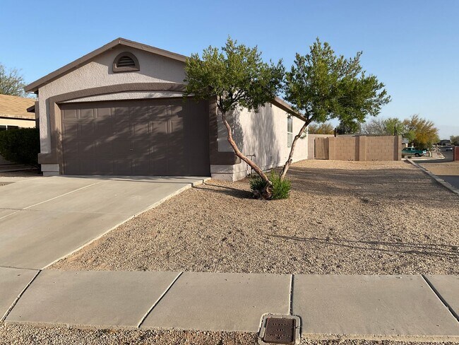 10099 E Sunset Meadow Pl in Tucson, AZ - Foto de edificio - Building Photo