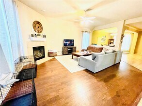 2200 Lou John St in Austin, TX - Building Photo - Building Photo