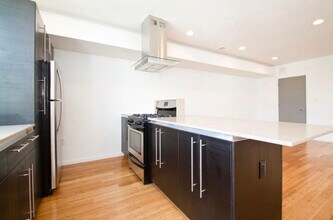 534 E Girard Ave, Unit 5 in Philadelphia, PA - Foto de edificio - Building Photo