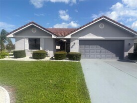 1831 Wolf Laurel Dr in Sun City Center, FL - Building Photo