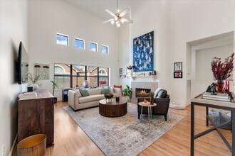 650 Westcross St in Houston, TX - Building Photo - Building Photo