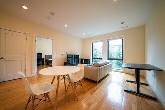 10 Manor St in Boston, MA - Building Photo - Building Photo