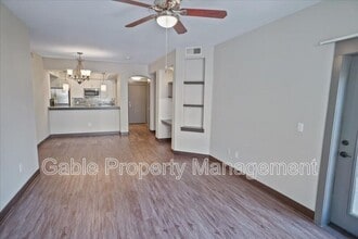 24595 Town Center Dr in Santa Clarita, CA - Building Photo - Building Photo