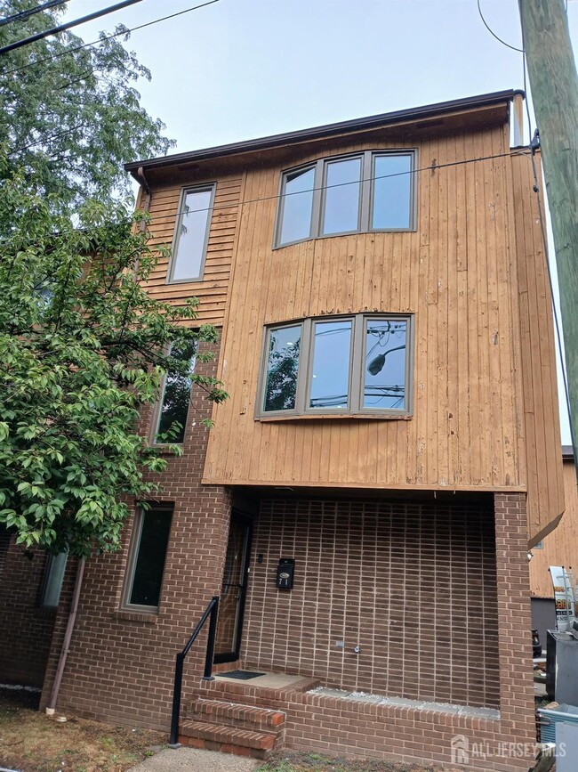71 Redmond St