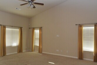 4311 W Buena Vista Ave in Visalia, CA - Building Photo - Building Photo