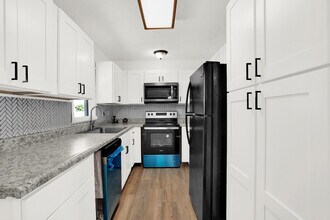 898 Glendale Dr in Franklin, IN - Foto de edificio - Building Photo