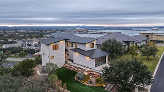 209 Dalton Cir in Horseshoe Bay, TX - Building Photo