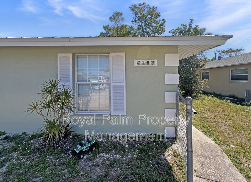 5443 Sago Ave in Ft. Myers, FL - Building Photo