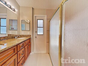 2005 Helm Ln in Valrico, FL - Building Photo - Building Photo