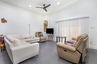 1030 Mt Auburn Ave in Dallas, TX - Building Photo - Building Photo