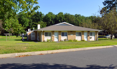 Pine Tree Apartments in Fairfield, CT - Building Photo - Building Photo