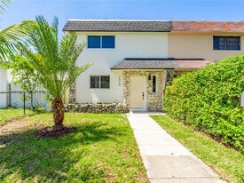 2039 NE 172nd St in North Miami Beach, FL - Building Photo