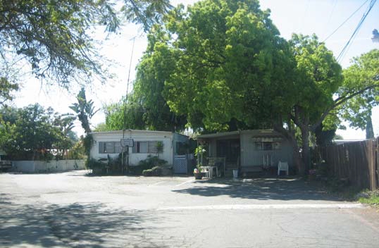 1096 E Mission Blvd in Pomona, CA - Building Photo