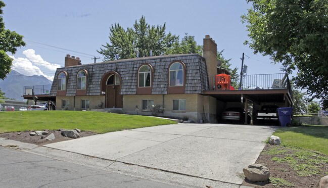 1284 E Hemingway Dr in Salt Lake City, UT - Building Photo - Building Photo