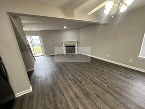 101 NE Dogwood in Oak Grove, MO - Building Photo - Building Photo