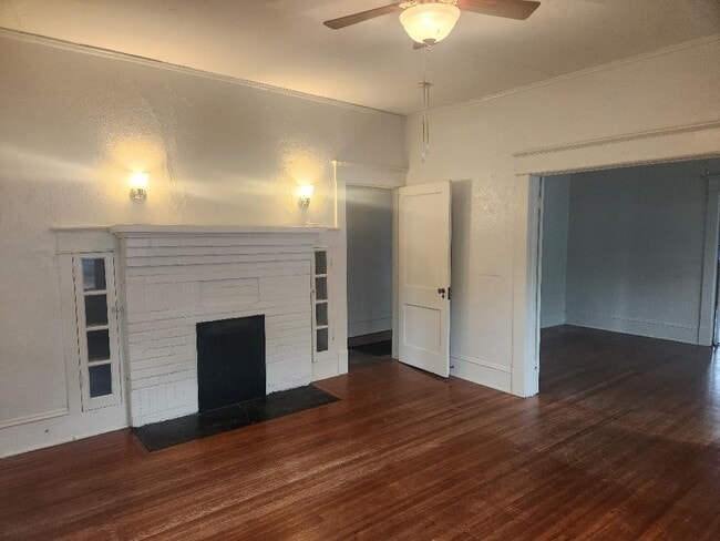 703 W Markham Ave in Durham, NC - Building Photo - Building Photo