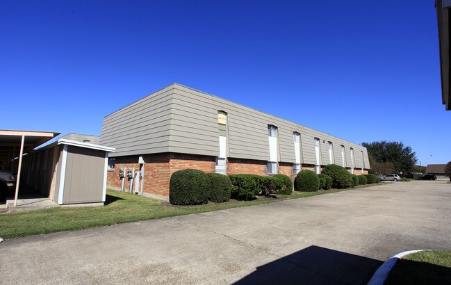 Matterhorn Apartments in Port Neches, TX - Building Photo - Building Photo