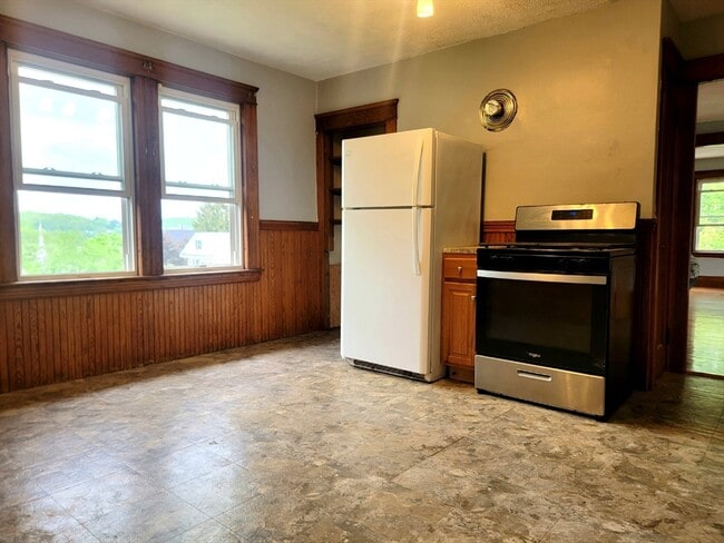 26 Stebbins St in Worcester, MA - Building Photo - Building Photo
