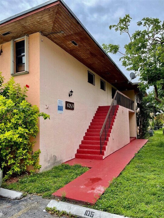 6259 W 24th Ave in Hialeah, FL - Building Photo