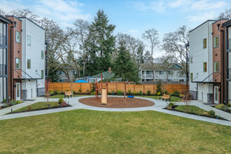 Heron Heights in Lakewood, WA - Building Photo - Building Photo