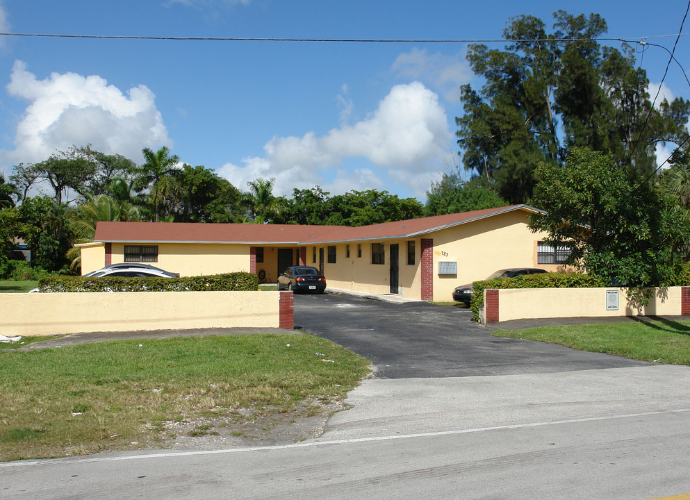 793 NW 91st St in Miami, FL - Foto de edificio