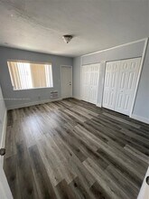 8010 Tatum Waterway Dr, Unit 4 in Miami Beach, FL - Building Photo - Building Photo