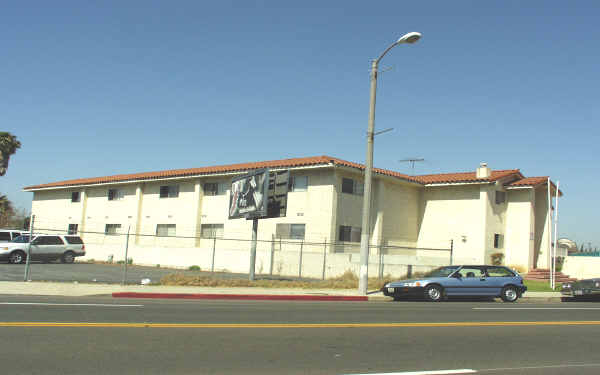 1653 W Anaheim St in Harbor City, CA - Foto de edificio