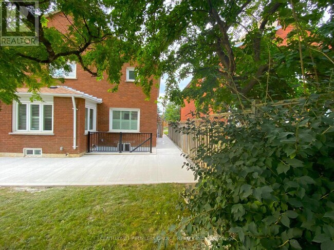 35 Hewlett Crescent in Markham, ON - Building Photo - Building Photo