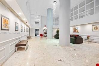 9341 Collins Ave, Unit 303 in Surfside, FL - Foto de edificio - Building Photo