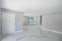 20904 Leeward Ct in Miami, FL - Building Photo - Building Photo