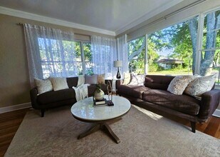 205 25th Ave NE in St. Petersburg, FL - Building Photo - Building Photo