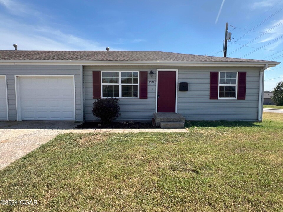 2533 S Willard Ave in Joplin, MO - Building Photo