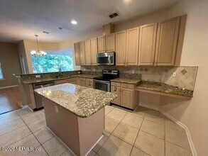 8907 Hampton Landing Dr E in Jacksonville, FL - Building Photo - Building Photo