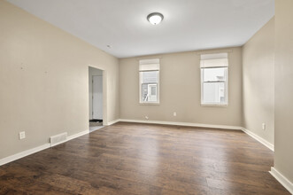 1104 Brabec St in Pittsburgh, PA - Building Photo - Building Photo