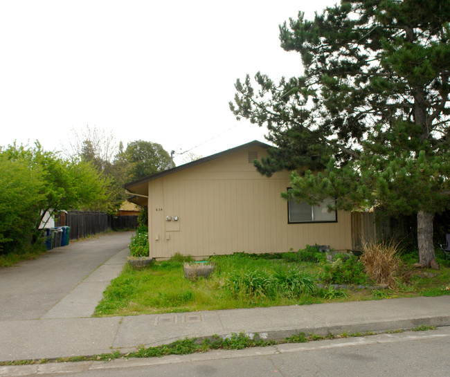 634 College St in Healdsburg, CA - Building Photo - Building Photo