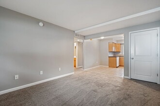 835 Grand Ave NE, Unit D in Grand Rapids, MI - Foto de edificio - Building Photo