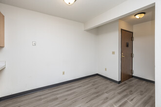 Broadway Apartments in Moorhead, MN - Building Photo - Interior Photo